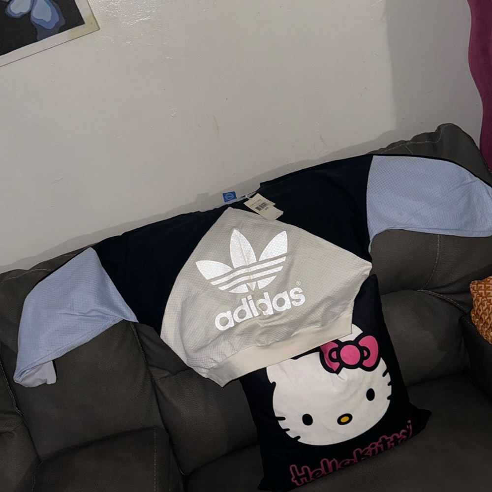 Cropped adidas crew shirt
